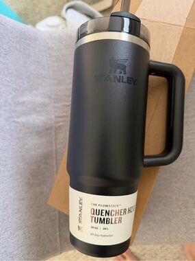 NWT Stanley Black Quencher H2.O Tumbler with Handle and Straw Lid
